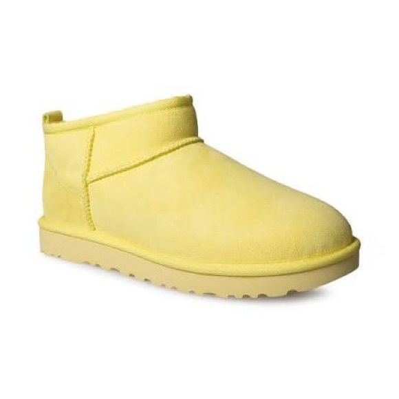 NEW!! Women’s Ugg Classic Ultra Mini Pale Yellow Suede Boots Size 5M - Picture 1 of 4